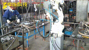 為什么要用焊接機(jī)器人，很多企業(yè)都選擇它